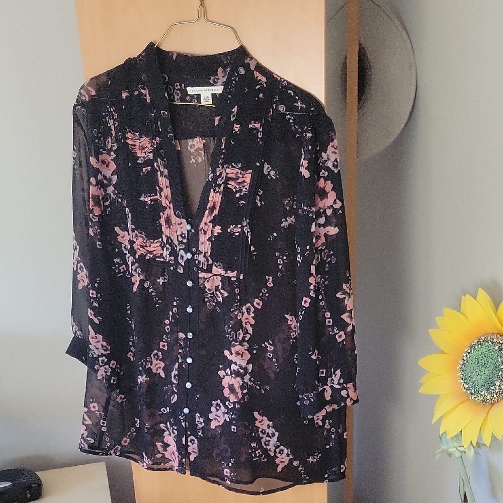 Banana Republic Black and Pink 3/4 Sleeve Blouse